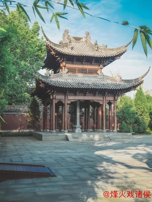 文化探秘：杭州钱王祠为何吸引众多年轻人？