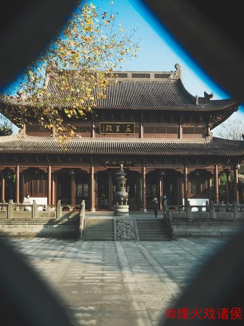 文化探秘：杭州钱王祠为何吸引众多年轻人？