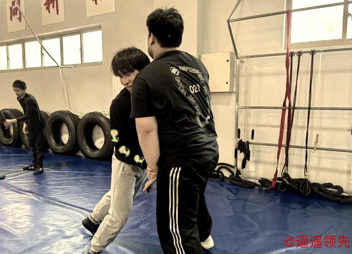 一对“夫妻档”教练的坚守