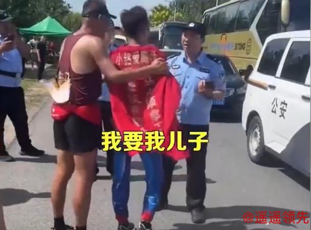 抱娃跑全马？这不是热爱，这是玩孩子的命