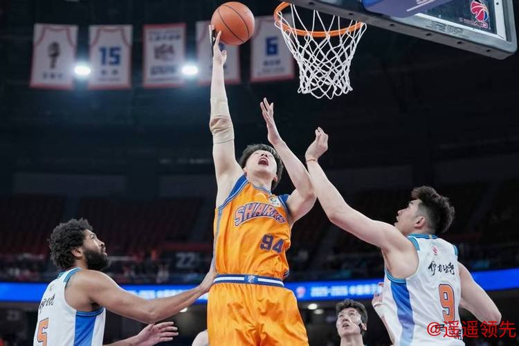防守显威力！上海久事男篮主场战胜新疆斩获两连胜